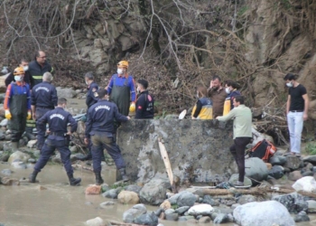 Giresun'da işçiler akıntıya kapıldı;1 işçi öldü