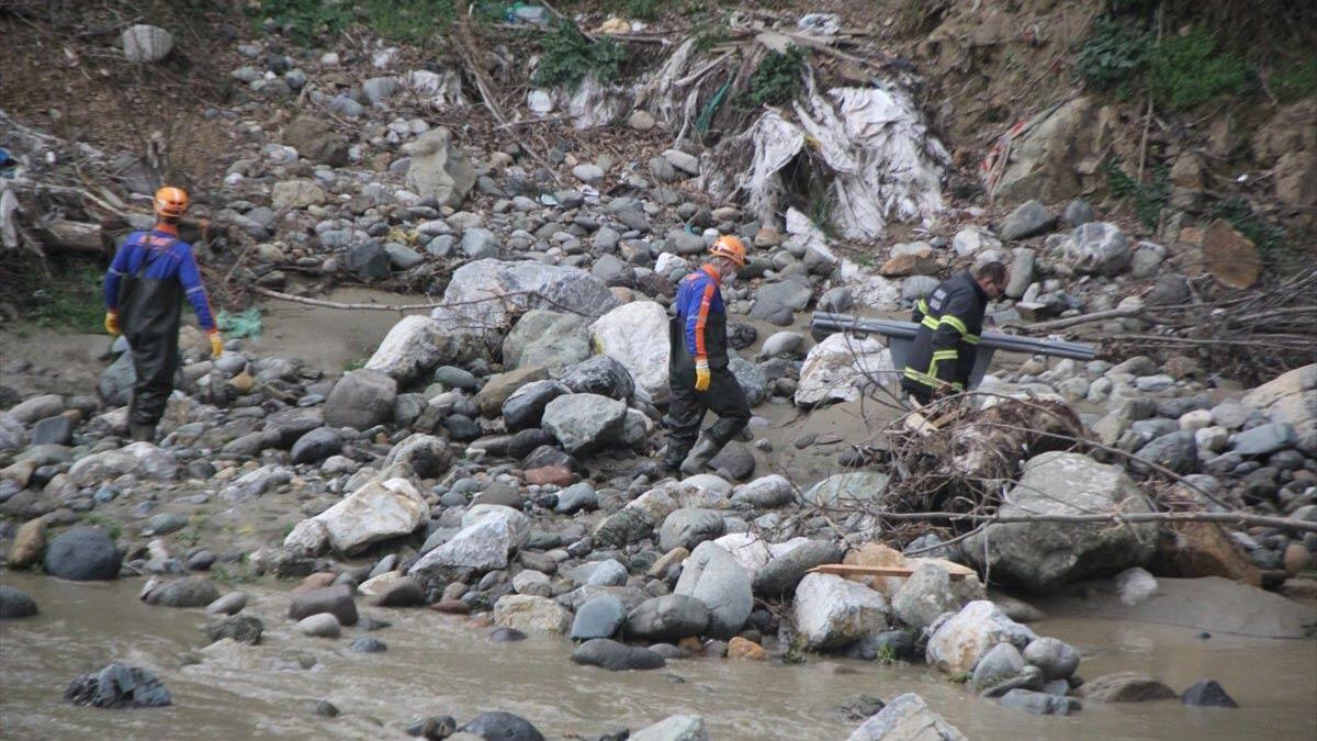 Giresun'da işçiler akıntıya kapıldı;1 işçi öldü