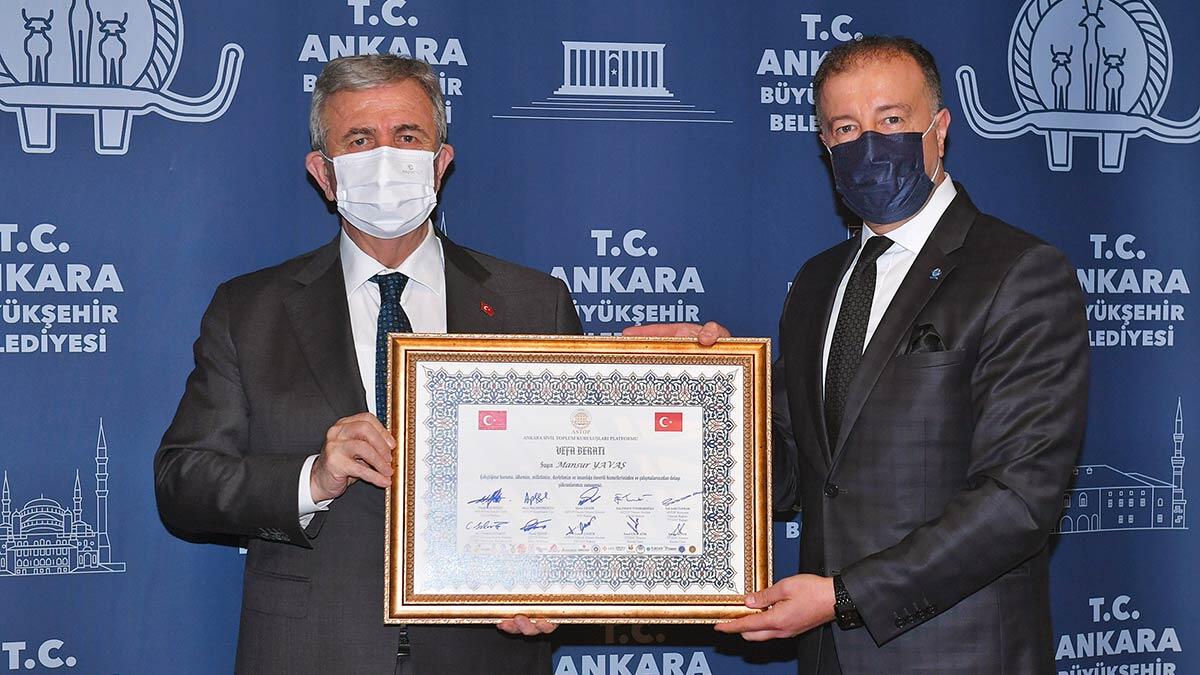 Ankara Sivil Toplum Örgütleri Platformu (ASTOP) tarafından Ankara Büyükşehir Belediye Başkanı Mansur Yavaş'a Vefa Ödülü layık görüldü.