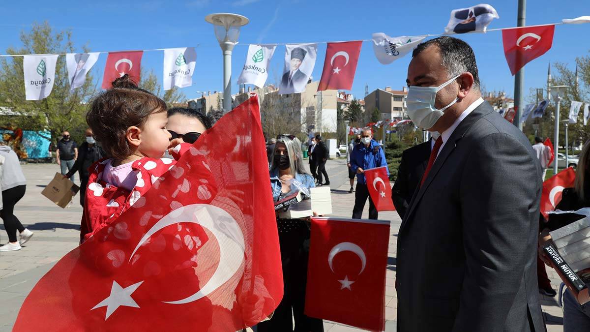 Çocuklar 23 Nisan'ı bayrama dönüştürdü