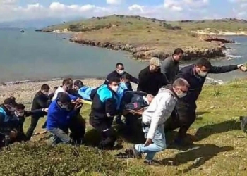 Foça'da askeri eğitim uçağı düştü