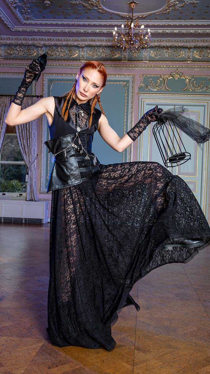 kadınlar tarafından oluşturulmuş, kendi hikayesini kendi yazan, değerli kadınların meclisine gönderme yaptı.