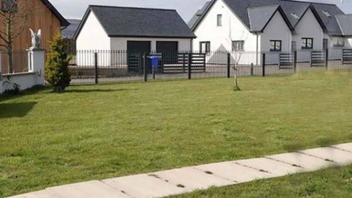 Mahremiyet sorunları nedeniyle evini satışa çıkardı