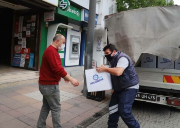 Ramazan Paylaşmaktır kolileri dağıtılıyor