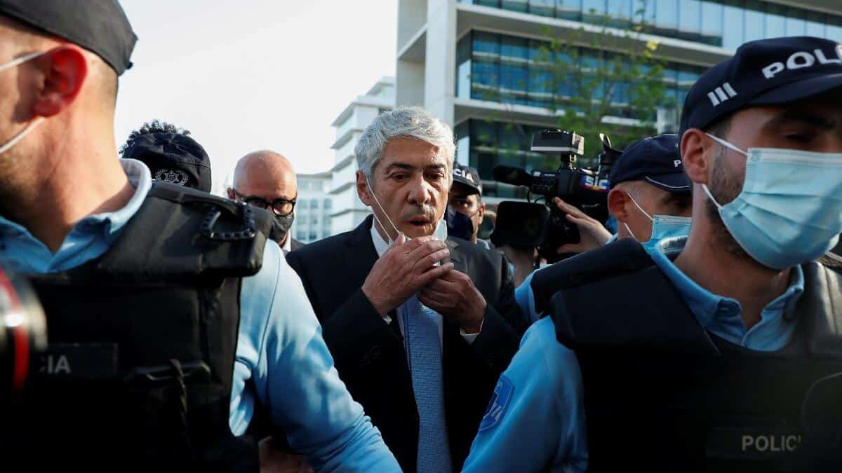 Socrates kara para aklamadan yargılanacak