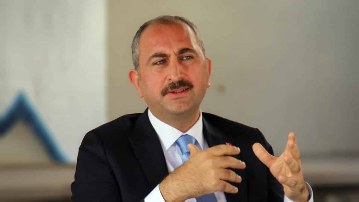 Abdulhamit Gül'ün annesi hayatını kaybetti