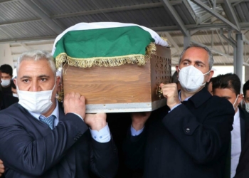Adalet Bakanı Abdulhamit Gül'ün annesi Saliha Gül, tedavi gördüğü Ankara Şehir Hastanesi'nde hayatını kaybetti.