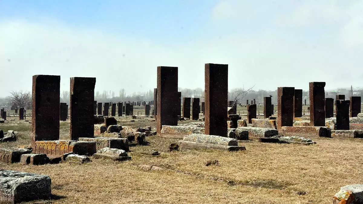 Ahlat'ın anıt mezarları dünyaya tanıtılacak