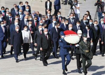 Devlet erkanı Anıtkabir'i ziyaret etti