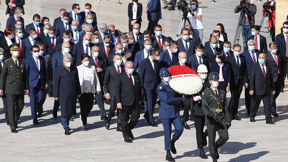 Devlet erkanı Anıtkabir'i ziyaret etti