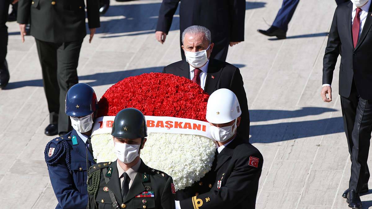 Devlet erkanı Anıtkabir'i ziyaret etti