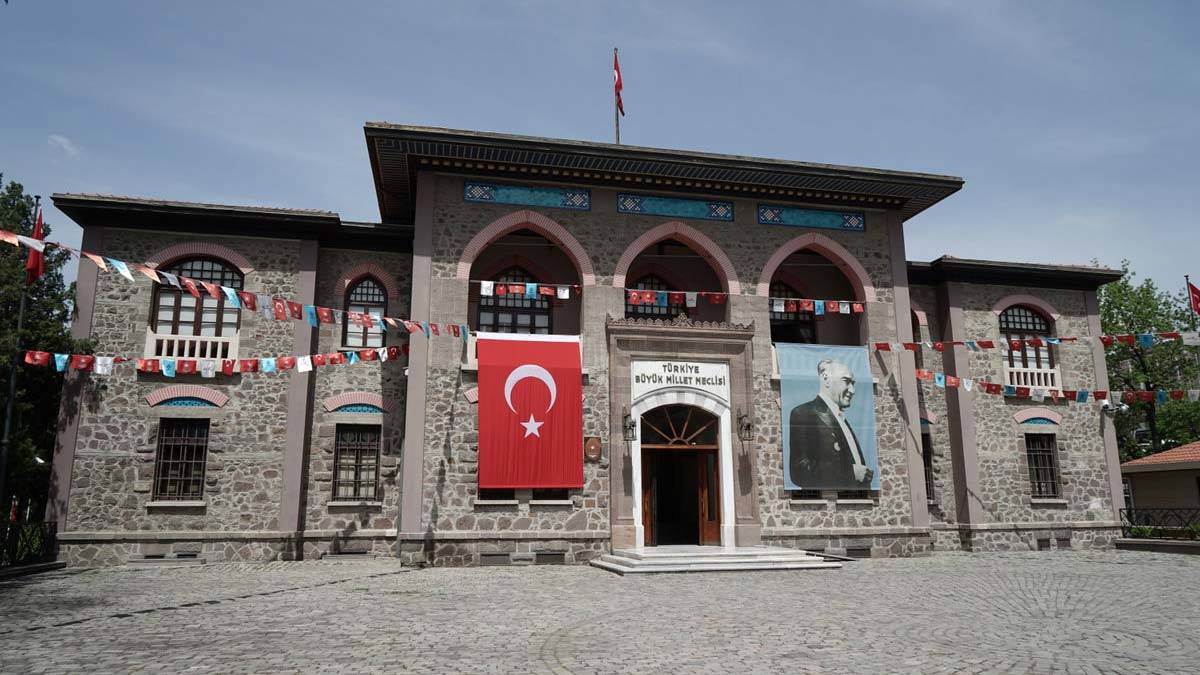 TBMM Başkanı Şentop'tan 23 Nisan mesajı