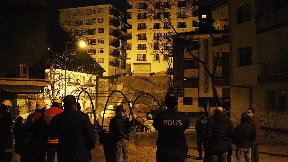 Ankara'da temeli kayan 21 bina boşaltıldı