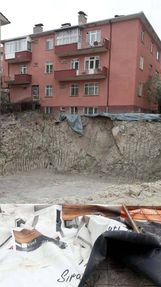 Ankara'da toprak kayması; 1 apartman tahliye edildi 