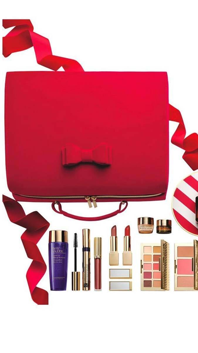 Kıyafetten, spor ekipmanlarına, dekoratif ev eşyalarından ayakkabıya kadar sayısız ürün, özel fiyatlarla satışa sunuldu.