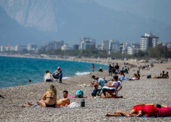 82 saatlik kısıtlama öncesi sahil keyfi