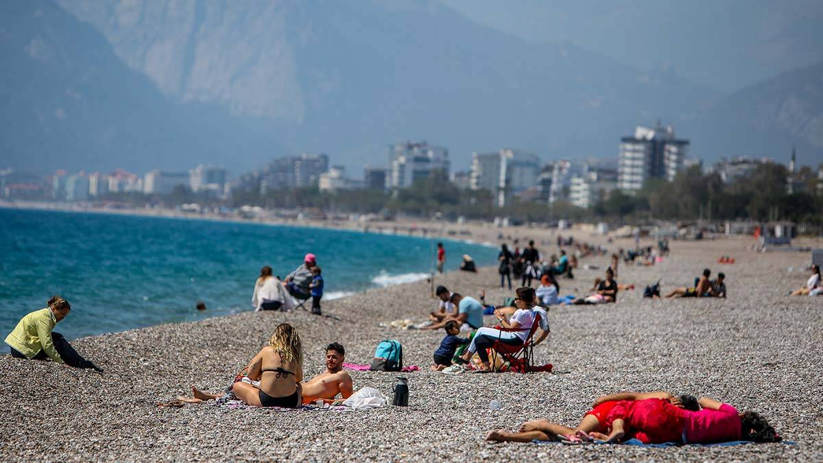 82 saatlik kısıtlama öncesi sahil keyfi