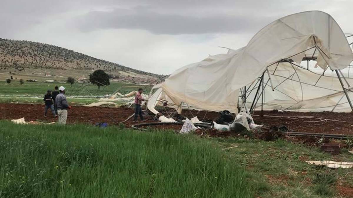 Antalya'da hortum; sera yıkıldı