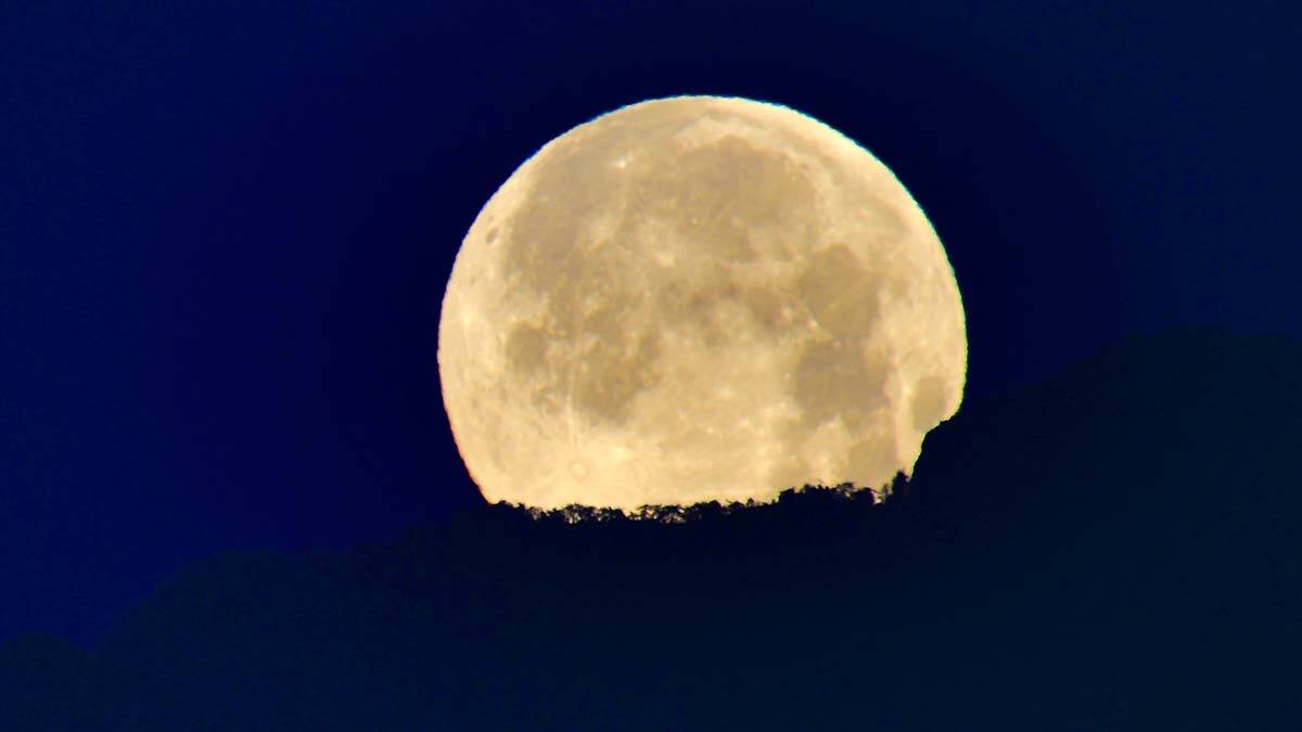 Süper Ay Antalya'da ilgiyle izlendi