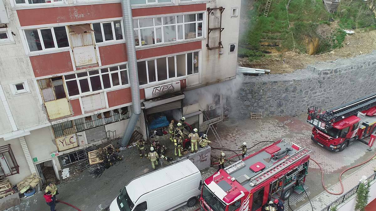 Arnavutköy'de hırdavat deposunda yangın