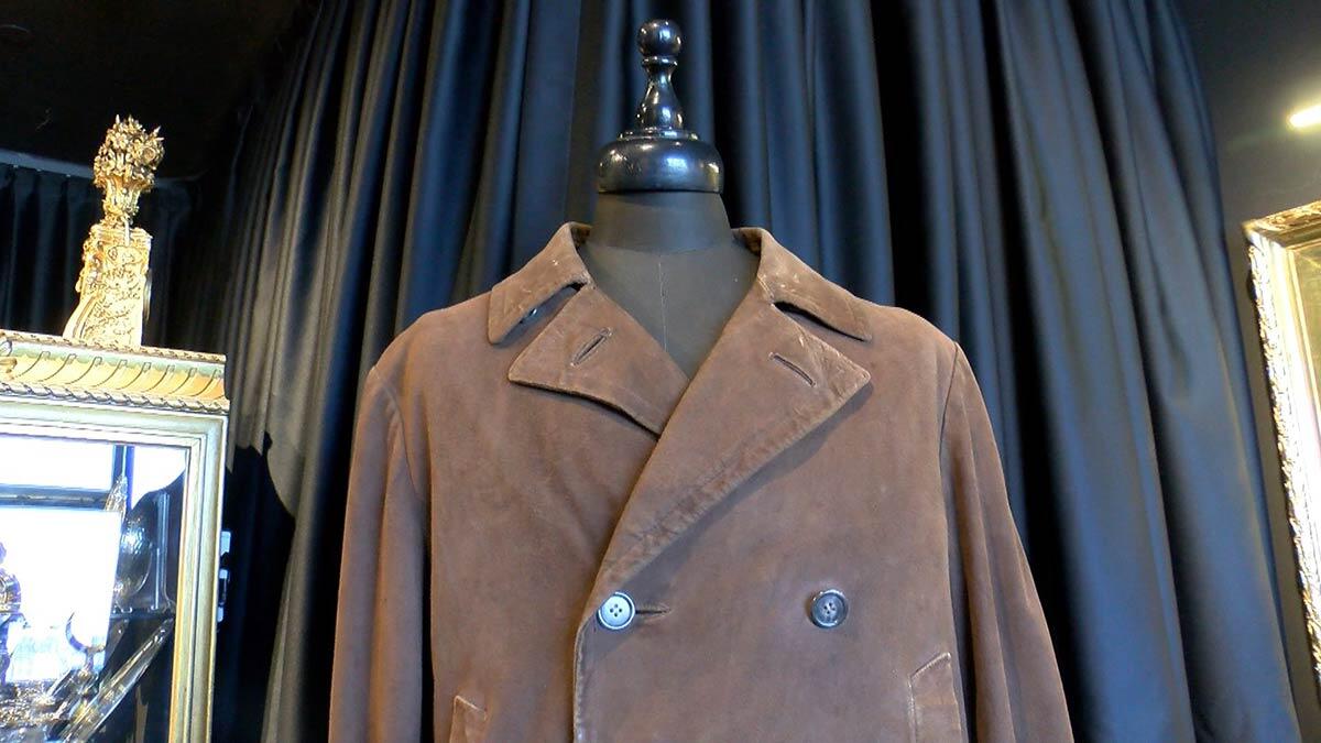 Ulu önder Mustafa Kemal Atatürk'ün güderi ceketi açık arttırmaya çıkıyor. Ceketin geliri Türk Eğitim Vakfı'na bağışlanacak.