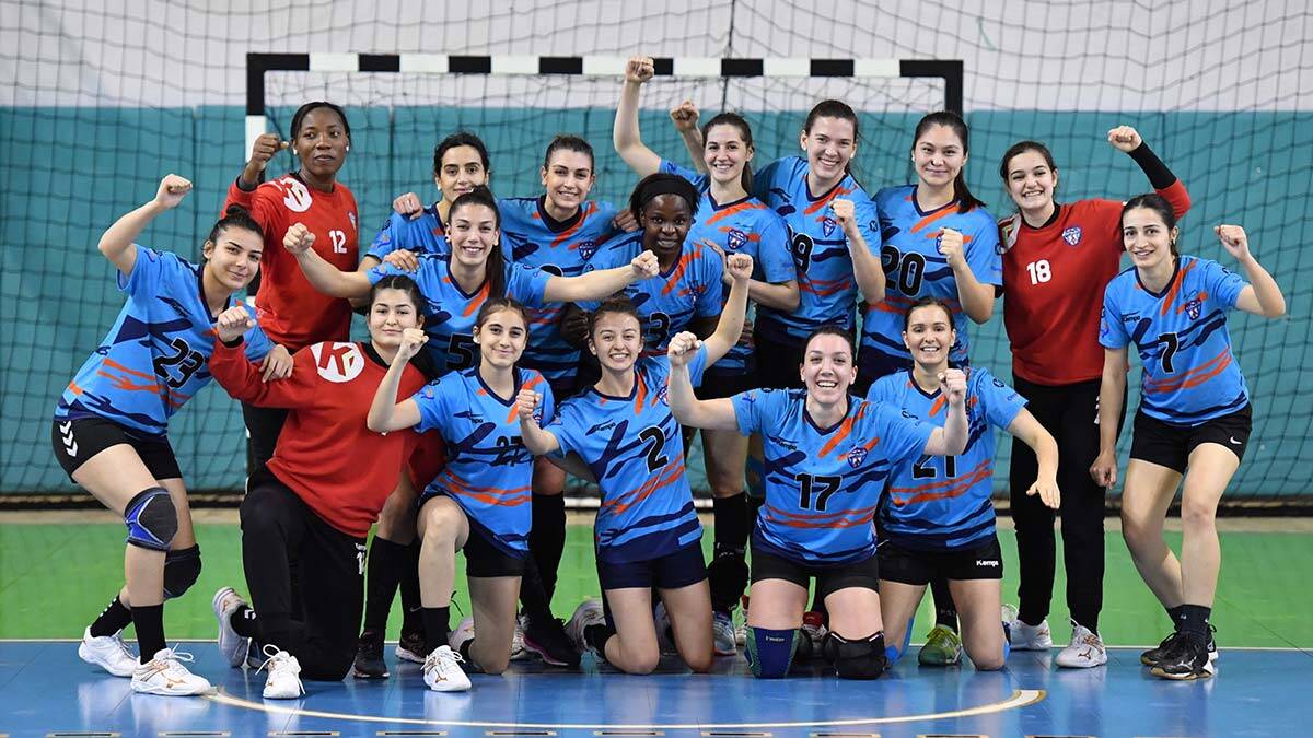 Ayşe Dinç milli formayı giydi