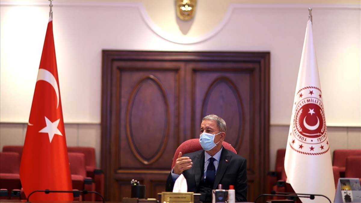 Bakan Akar STK temsilcileriyle bir araya geldi