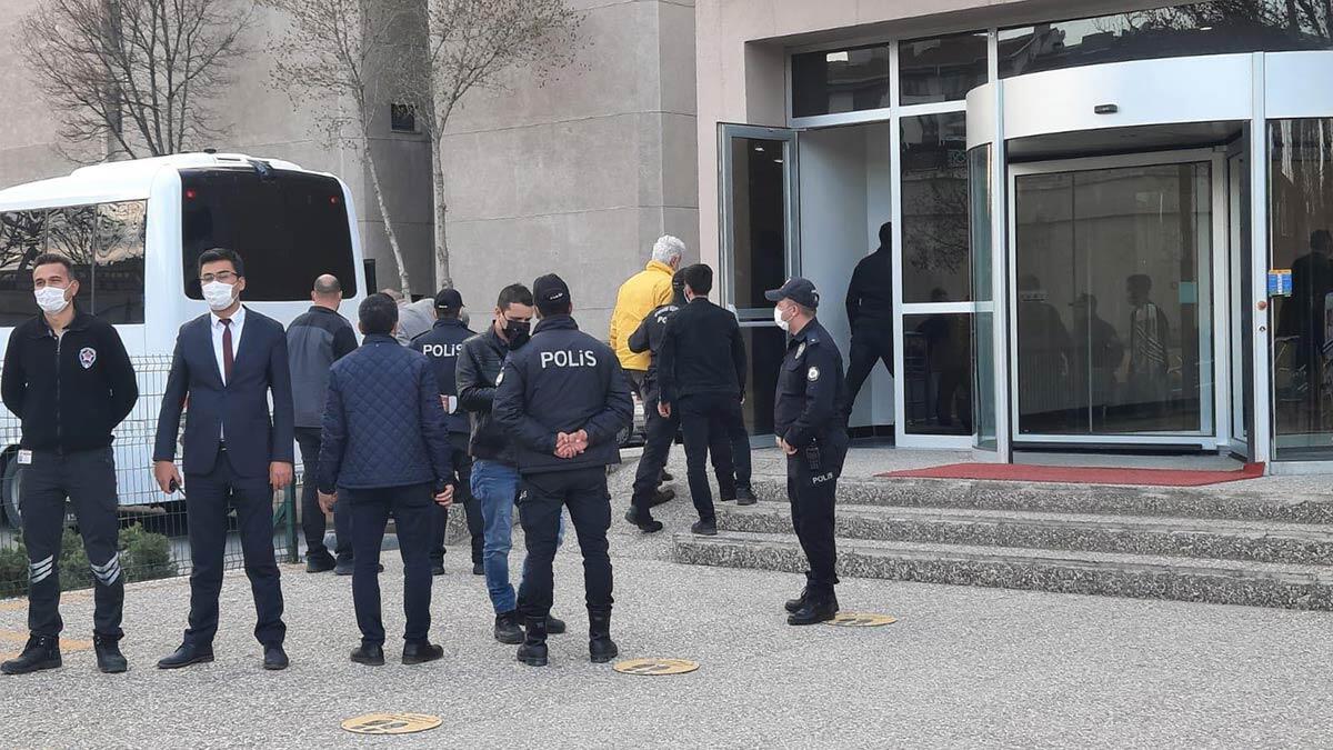 Bildiri soruşturmasında 14 emekli amiral adliyede