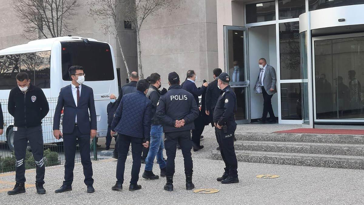 Bildiri soruşturmasında 14 emekli amiral adliyede