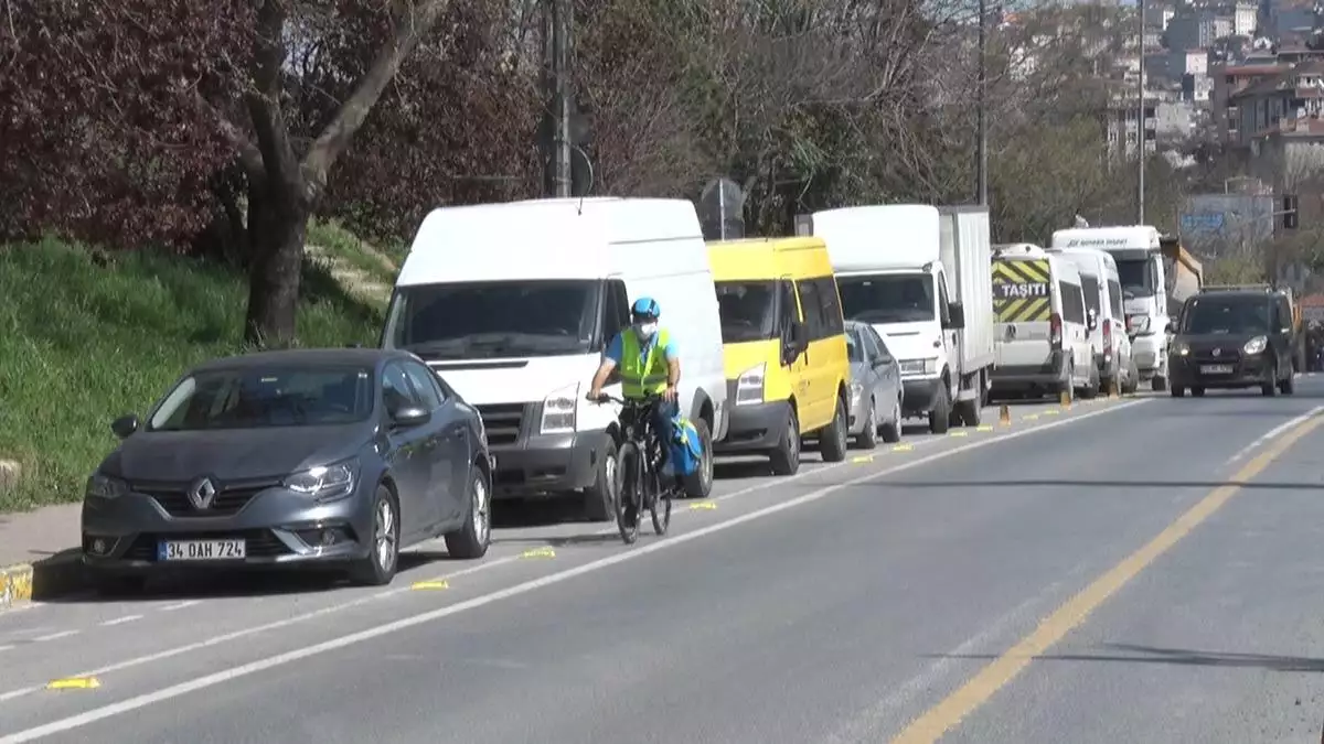 Bisiklet kullanıcısı yolunun işgal edildiğini gördüğünde 155'i arayıp polise şikayet etmeli. Yaya kaldırımına park etmekten ceza kestiği gibi bisiklet yoluna da park edenlere ceza kesilmesi gerekiyor