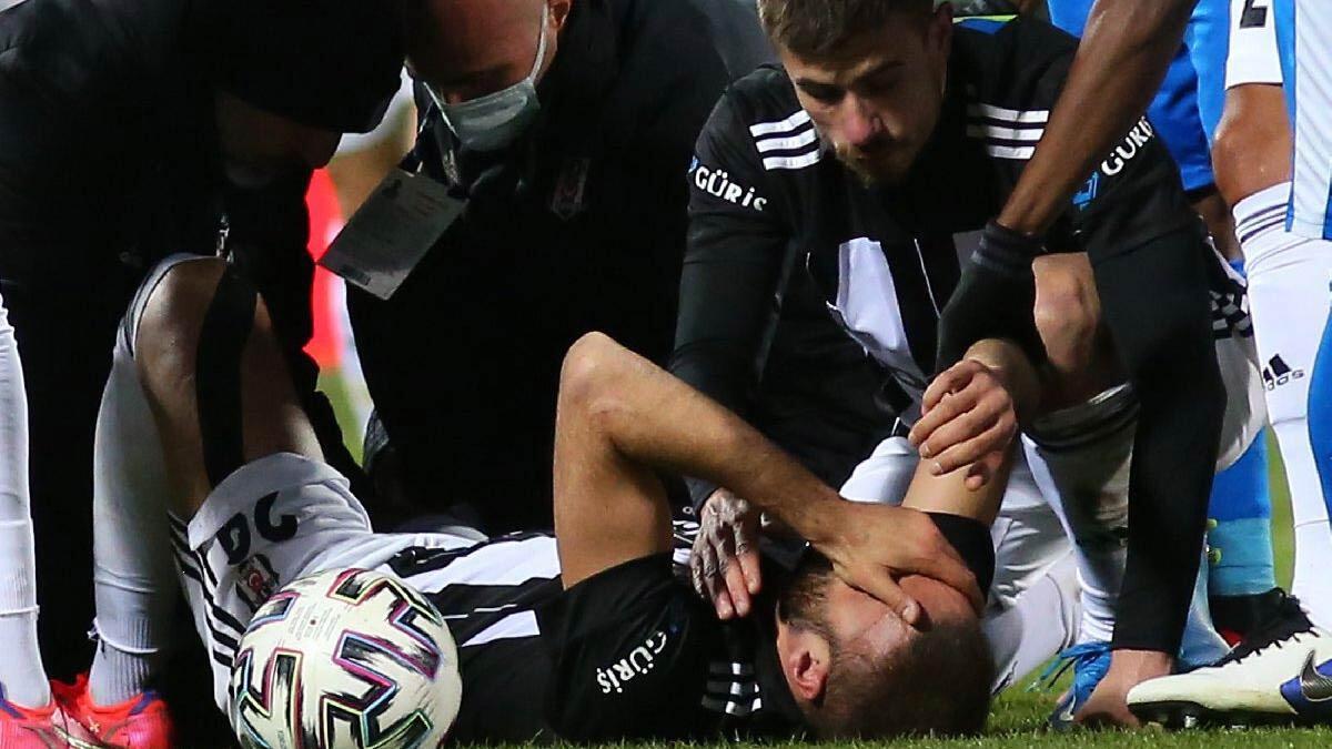 Cenk Tosun'un sağ dizindeki tendonlar ameliyat edildi