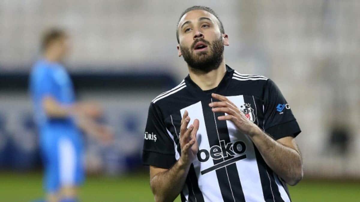 Cenk Tosun'un sağ dizindeki tendonlar ameliyat edildi