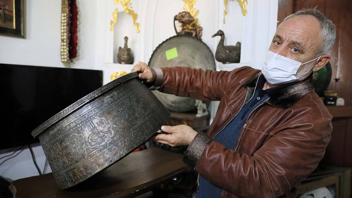 Çöpten çıkardığı antikalar açık artırmada