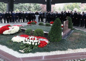 Turgut Özal kabri başında anıldı