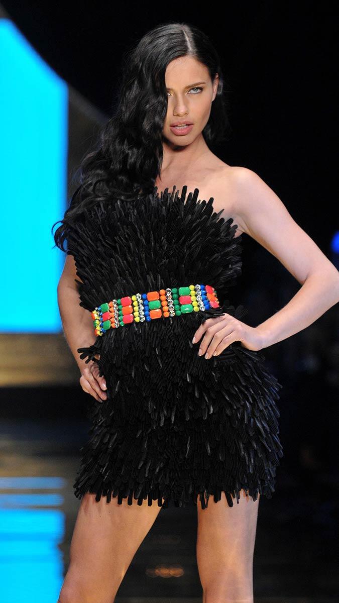 Rusya başta olmak üzere 30 ülkeden 5 binin üzerinde katılımcının beklendiği Defilesiz Dosso Dossi Haziranda Antalya'da.