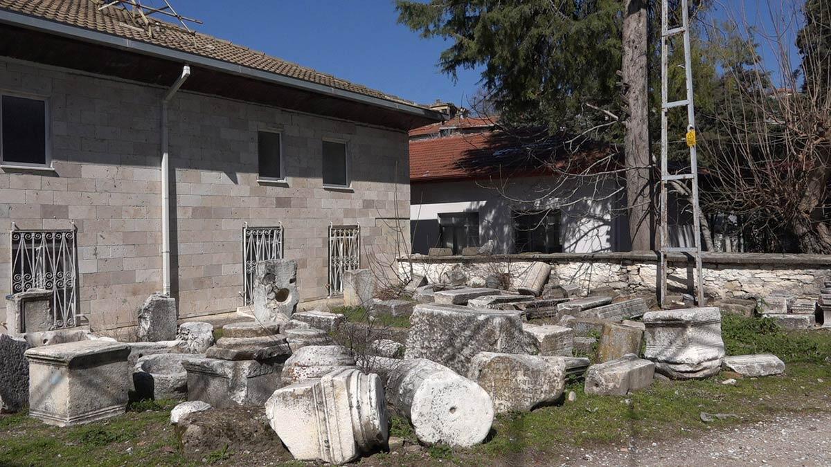 Denizli'nin Sarayköy ilçesinde bulunan ve M.Ö. 200 yılında kurulduğu tahmin edilen Attouda Antik Kenti gün yüzüne çıkarılacak.