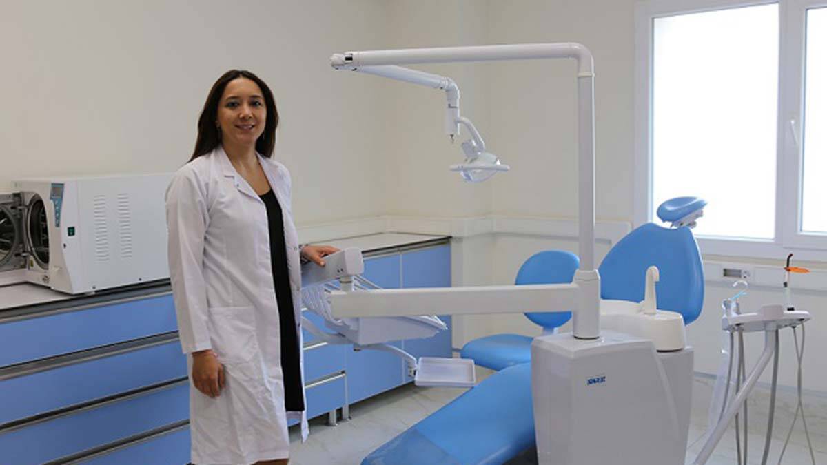 Ağız ve diş sağlığını korumak için tavsiyelerde bulunan diş eti hastalıkları uzmanı diş fırçalamanın püf noktalarını anlattı.