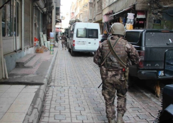 Diyarbakır'da terör operasyonu: 22 gözaltı