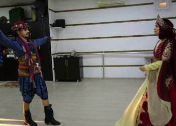 Düğünlerde yeni moda; Zeybek