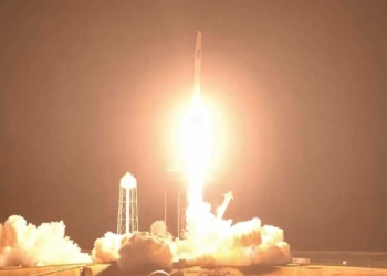 SpaceX 4 astronotu uzay istasyonuna gönderdi