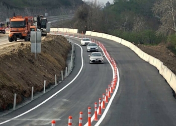 Düzce'de heyelan olan bölgede yol ulaşıma açıldı