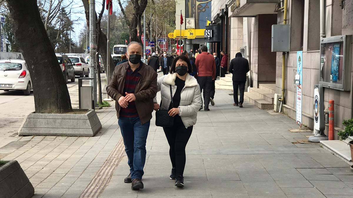 Sağlık Bakanı Fahrettin Koca'nın açıkladığı haftalık Covid-19 verilerine göre en çok vaka artışının yaşandığı 3'üncü il Zonguldak'ta tedbirler yoğunlaştı.