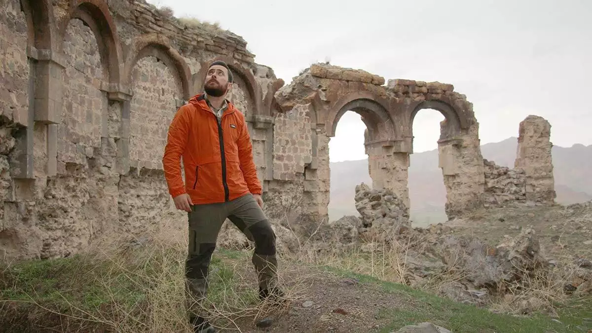 Erzurum'a 145 kilometre uzaklıktaki tarihi bana katedrali'nin bazı bölümleri define avcıları ve bakımsızlıktan yıkıldı.
