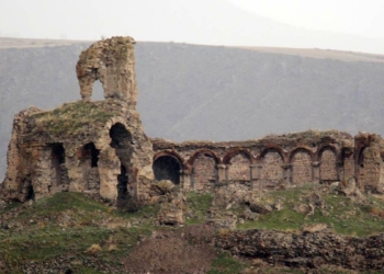 Bana Katedrali'nin bazı bölümleri yıkıldı