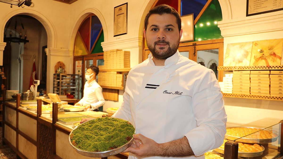 Türk mutfağının sevilen tatlılarından Gazianteplilerin ramazanda tercihi bülbül yuvası oruç tutanların favorisi oldu.