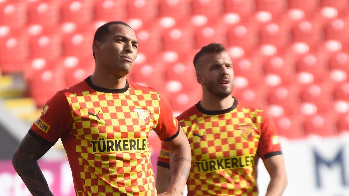 Titi sözleşmesini feshetti