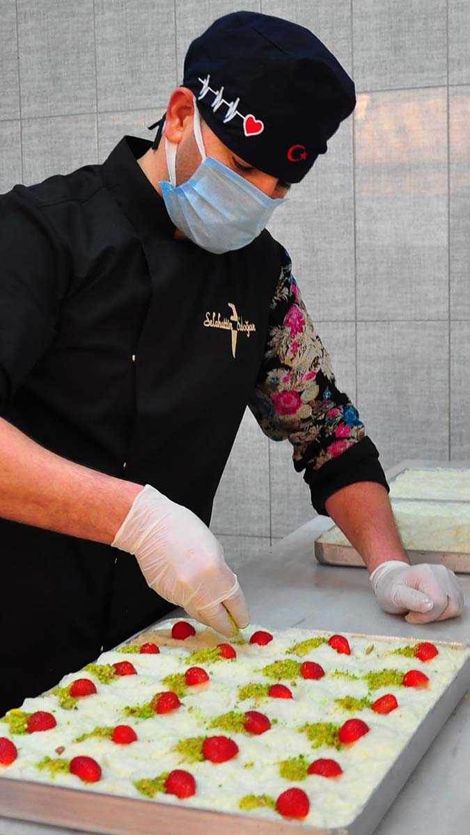 Güllaç ustaları taleplere yetişemiyor