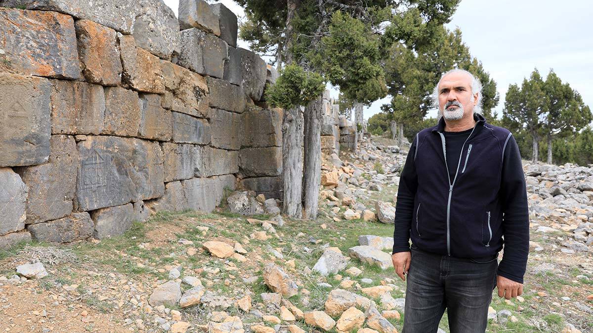 Men Tapınağı definecilerin saldırısına uğradı