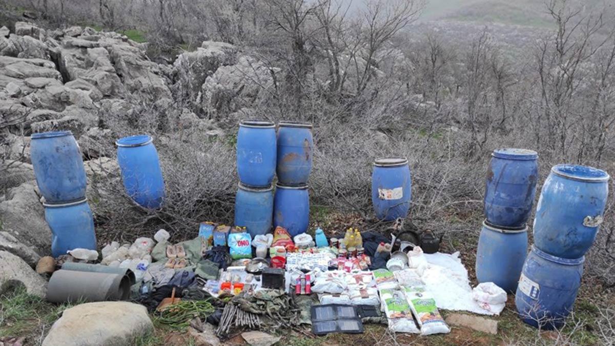 PKK'ya ait giyim ve yaşam malzemesi ele geçirildi