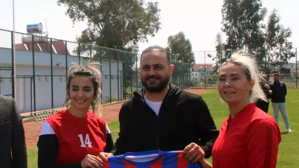Hasan şaş'tan kadın futbolculara antrenörlük sözü